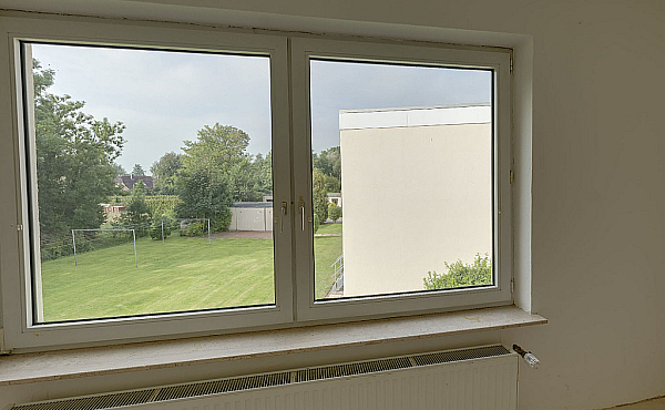 Wohnzimmer (Blick zum Garten)